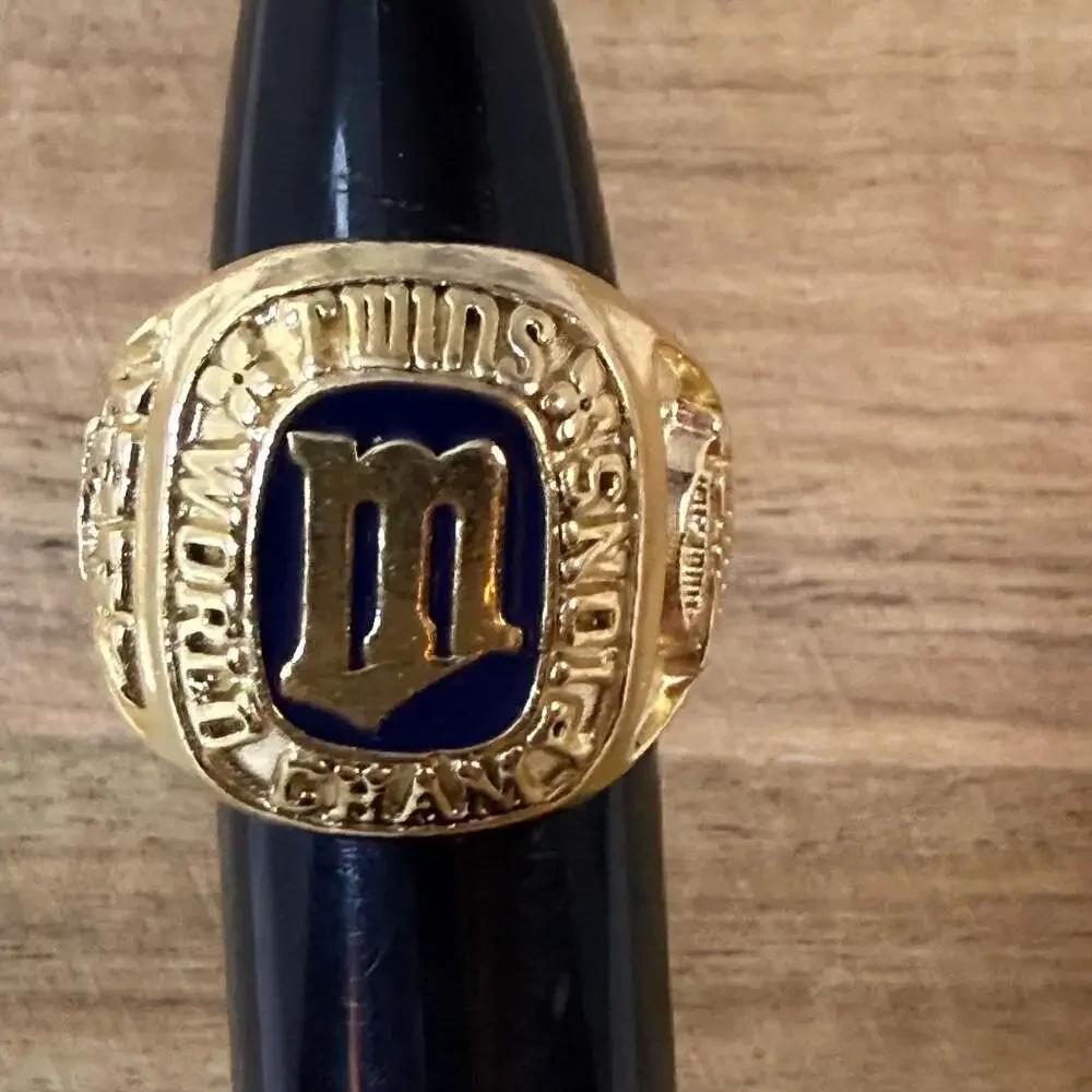Minnesota Twins 1987 World Championship Souvenir Ring